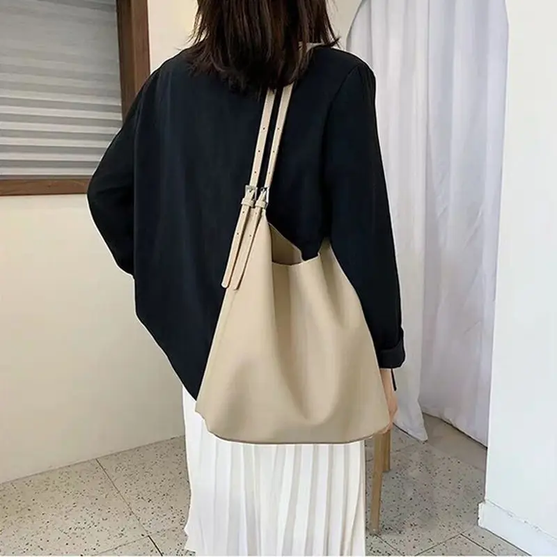 

Large capacity 2020 female bag shoulder bag handbag shopping bag joker female college leisure general