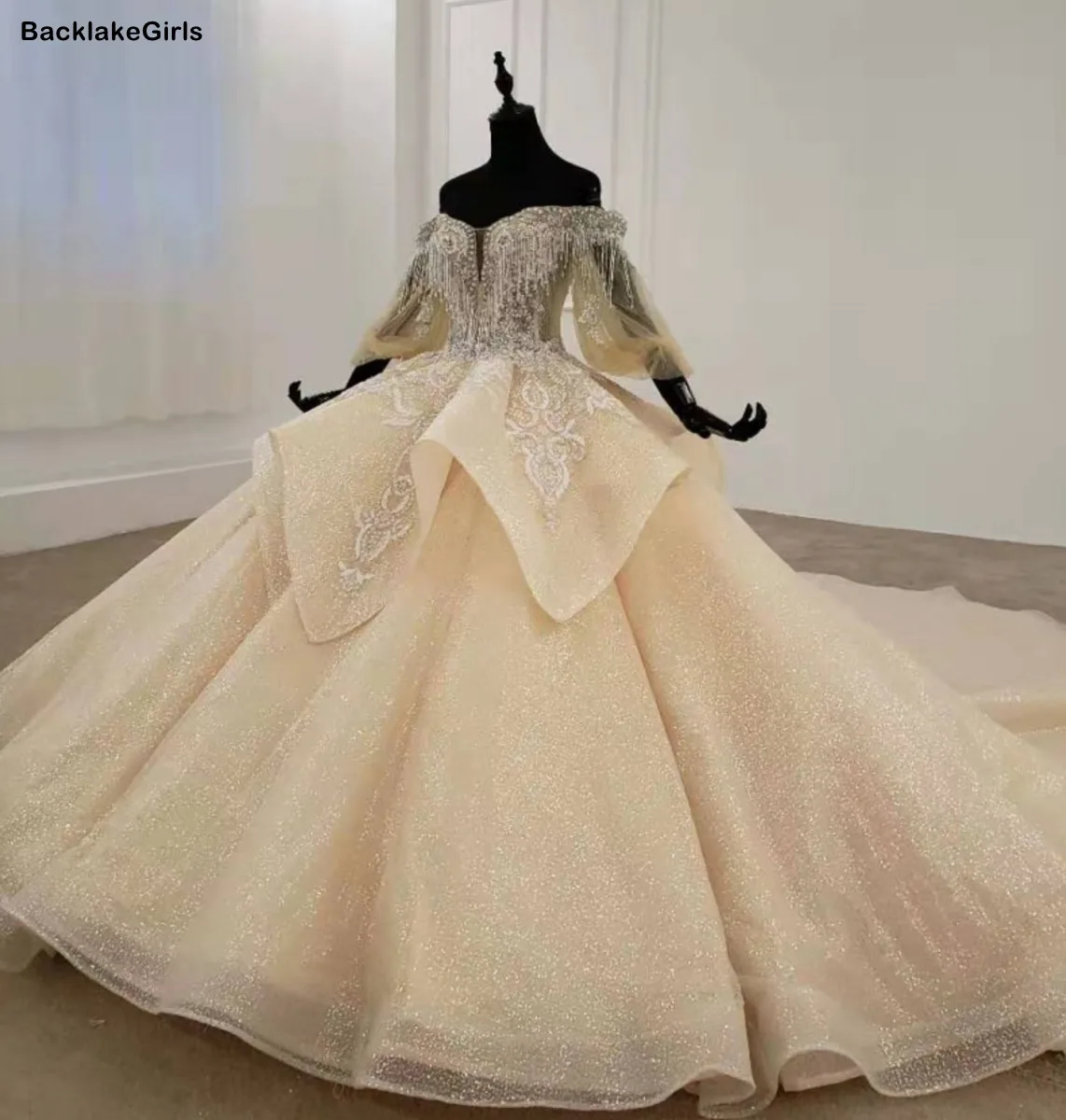 Свадебное платье цвета шампанского с рукавами и открытыми плечами Кружевная