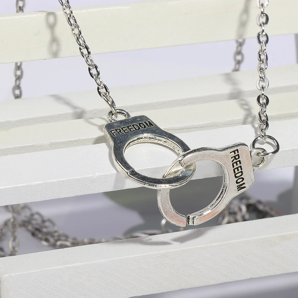 Модное ожерелье с подвеской наручниками металлическая Длинная цепочка в уличном
