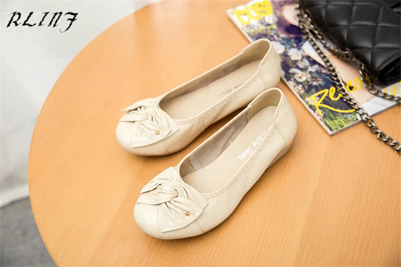 RLINF/кожаные тонкие туфли для мамы повседневная женская обувь в горошек на плоской