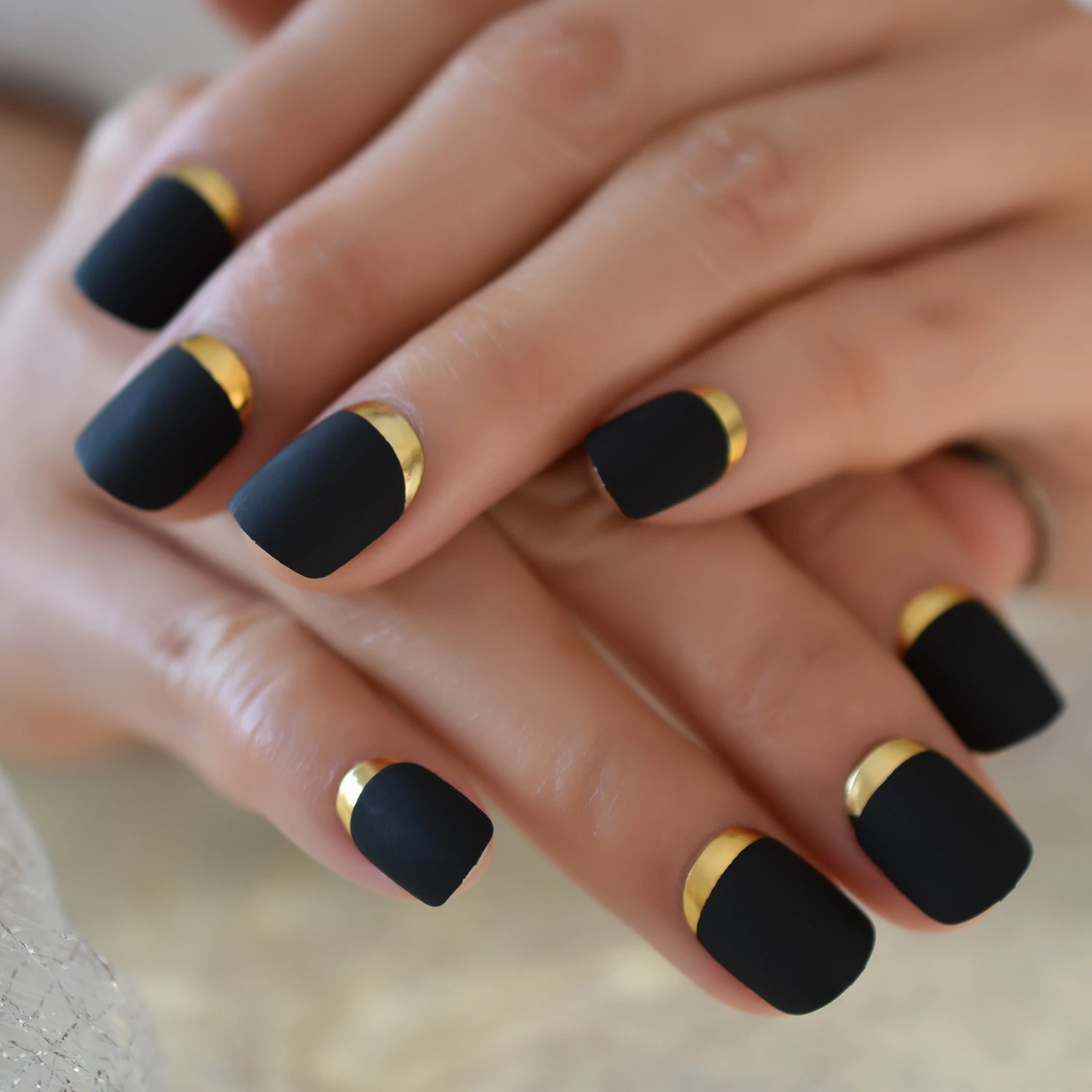 Матовые черные французские поддельные ногти Squoval Square с золотым краем False Press on Nails Frosted Full Cover Faux Ongles Wear Art Tips.