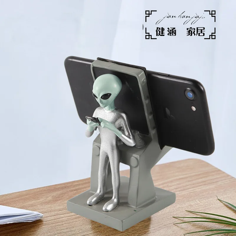 

Cartoon alien mobile phone holder resin creative mobile phone holder mobile phone tablet small bracket desktop ornaments