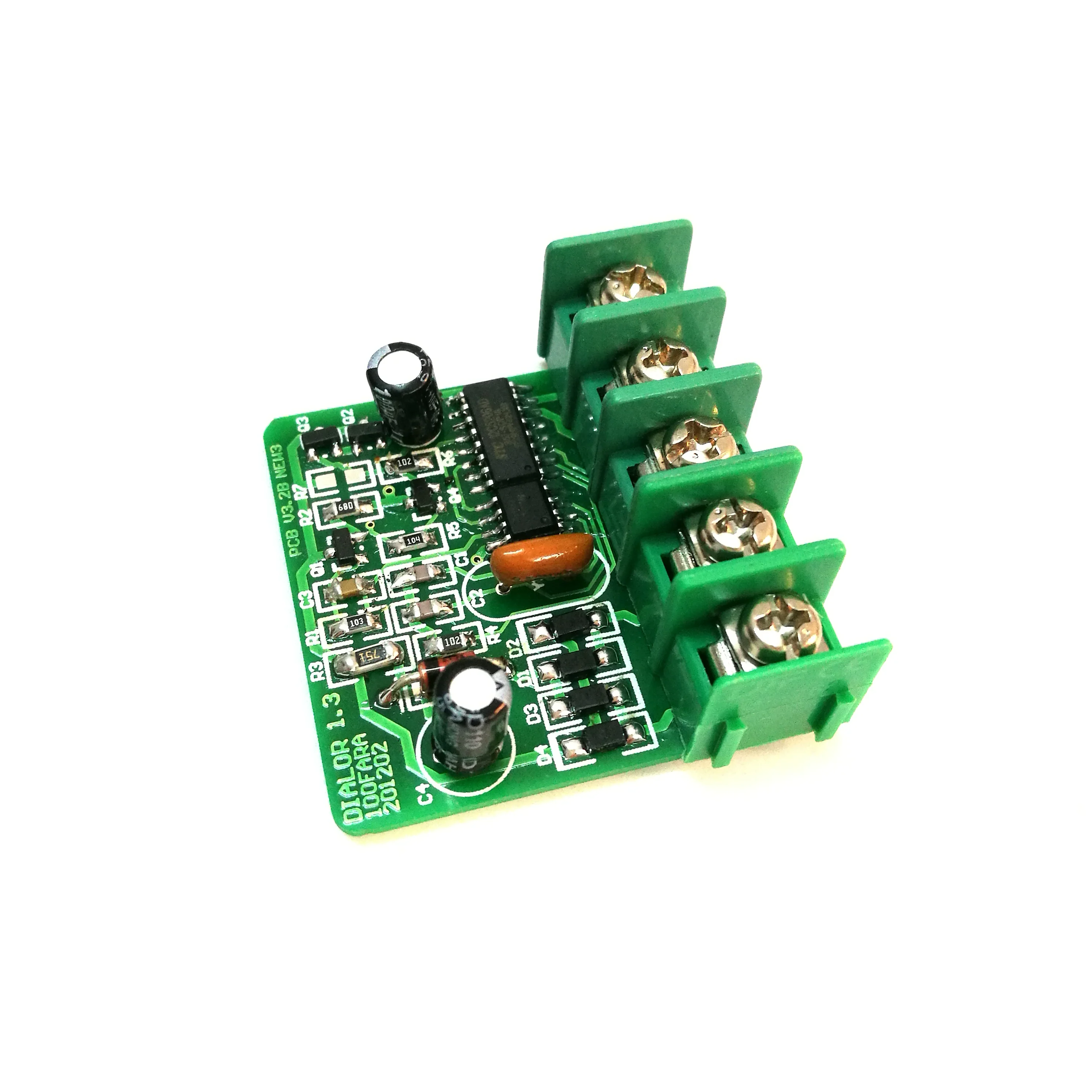 Старый поворотный телефон выделенный импульсом для двухтонального