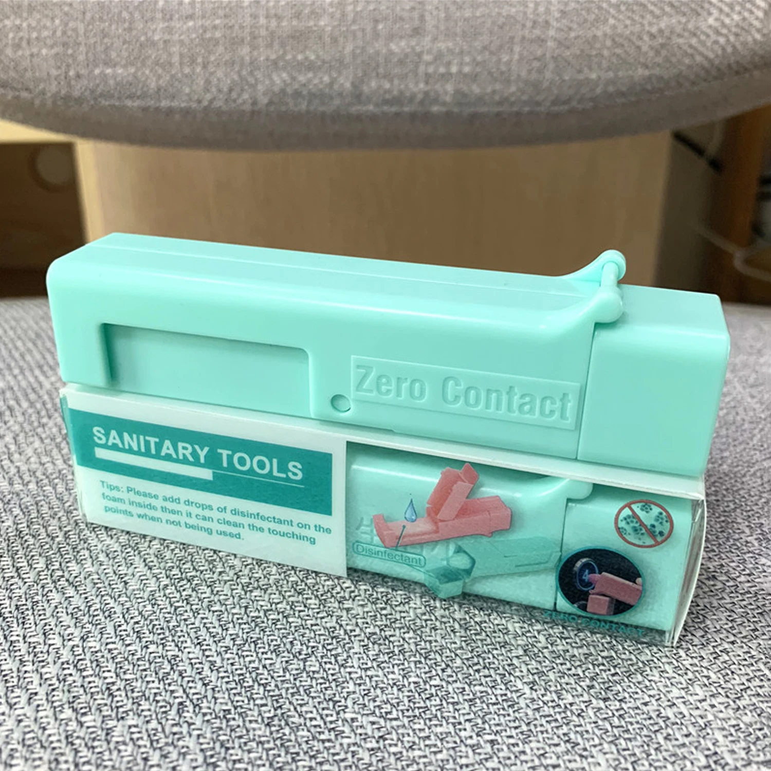 Бесконтактный инструмент для открывания дверей избегающий бесконтактного