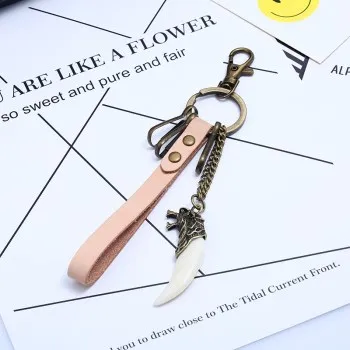 

Resin Wolf Tooth Vintage Cow Leather Key Ring Schoolgirl Bag Pendant Leather Car Key Pendant K141