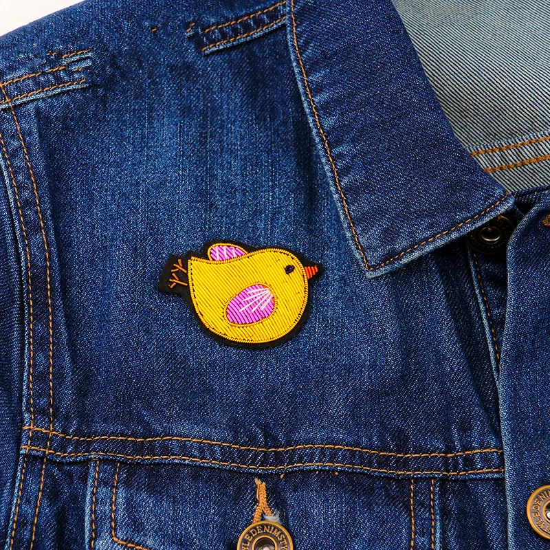 

French design Indian silk jewelry hand-embroidered brooch small yellow bird creative cartoon fun brooch men and women accessorie