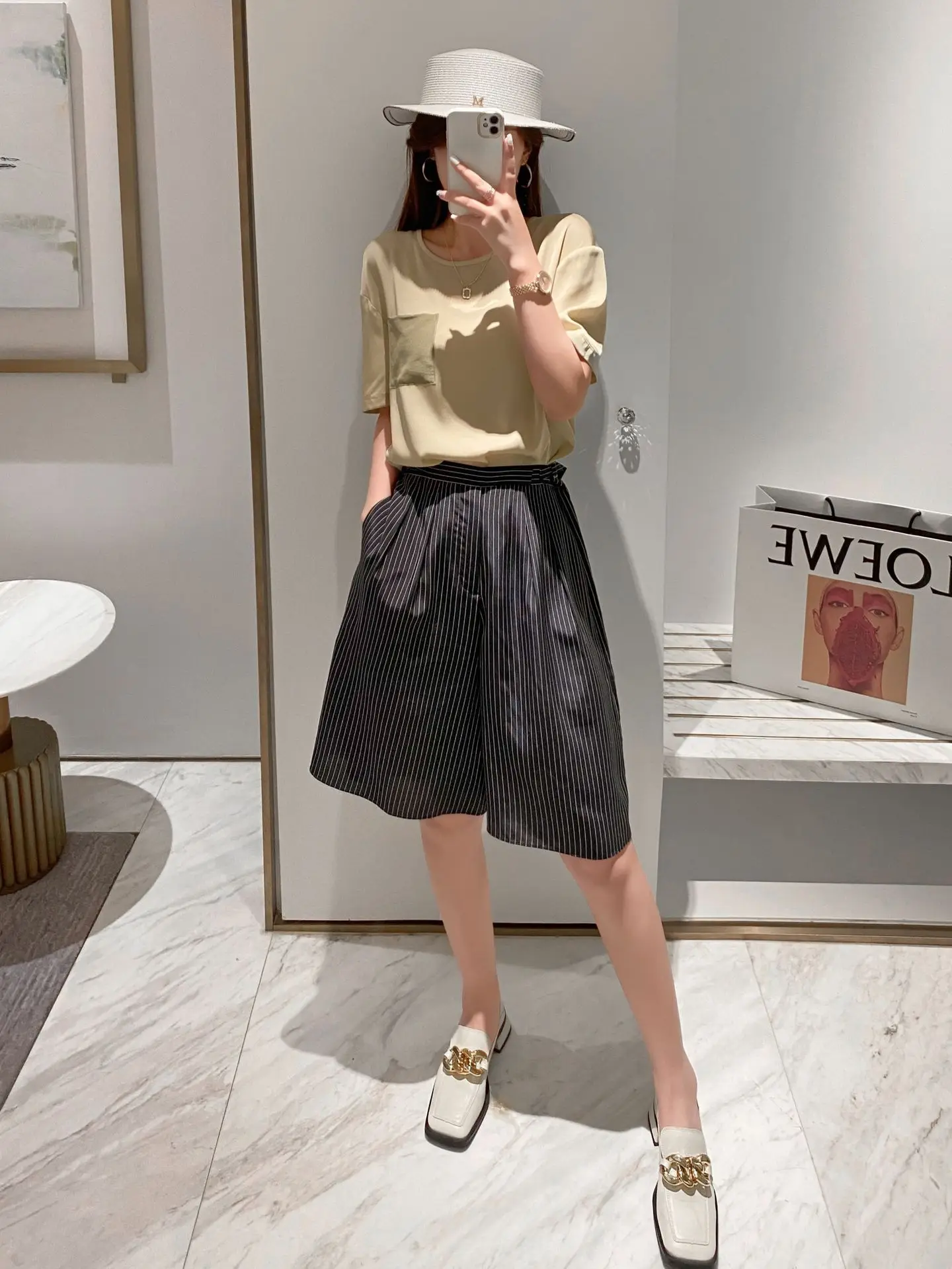 

2021 Casual Shorts Elegant Slimming Vertical Stripes Silk Middle Pants Culottes Women's Summer New European and American k