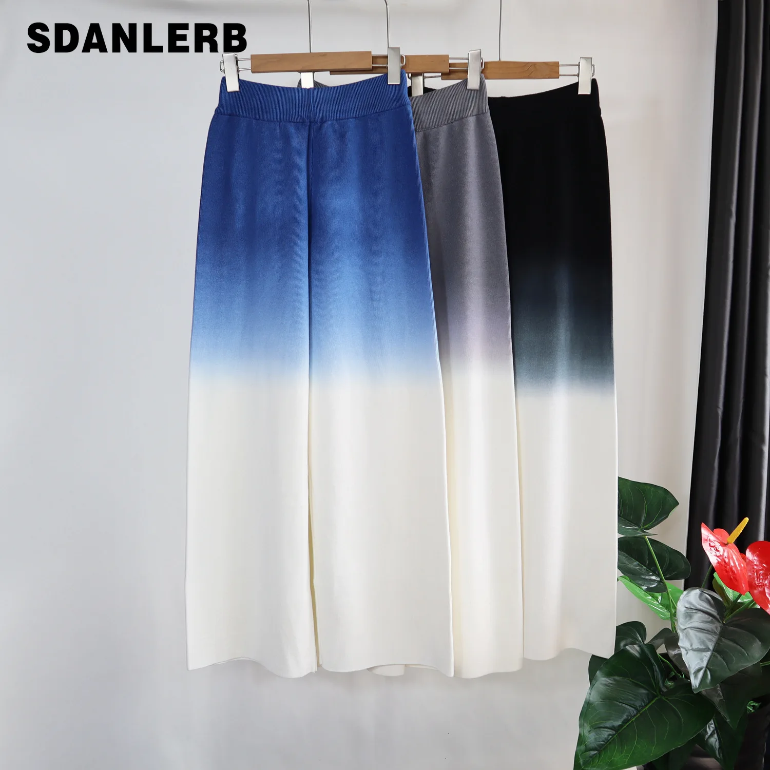 

2021 Autumn Winter New Loose Straight High-Waisted Trousers Women Gradient Color Knitted Pants Casual Wide Leg Pants Fashion