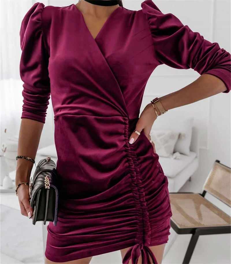 

Женское бархатное платье-карандаш с длинным рукавом и V-образным вырезом