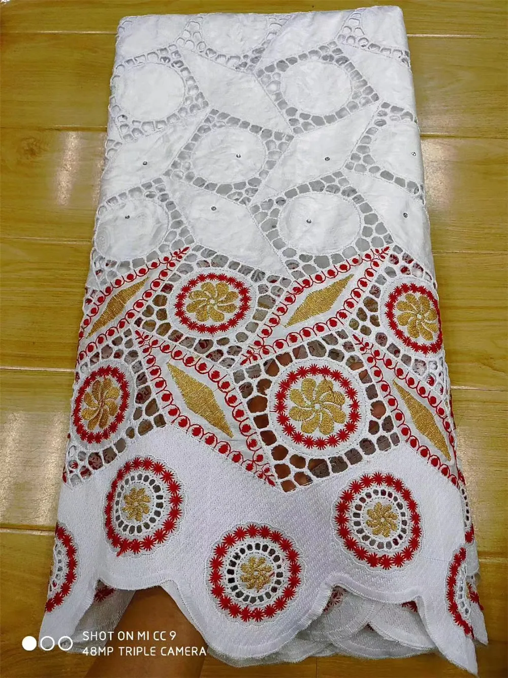 

5Y вышивка выбитые камни Африканский базин богатая ткань Новое поступление Высококачественная перфорированная нигерийская Свадебная парч...