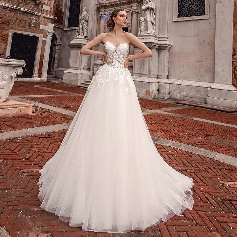 

Sexy A-line Strapless Wedding Dress for Women 2021 Court Train Appliques Tulle Sleeveless Bridal Gowns