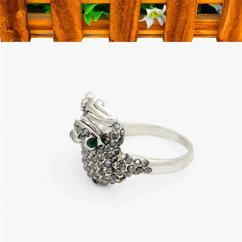 Exotic Frog Rhinestone Rings For Women Vintage Look Antique Silver Plated Animal Fashion Jewelry TR699