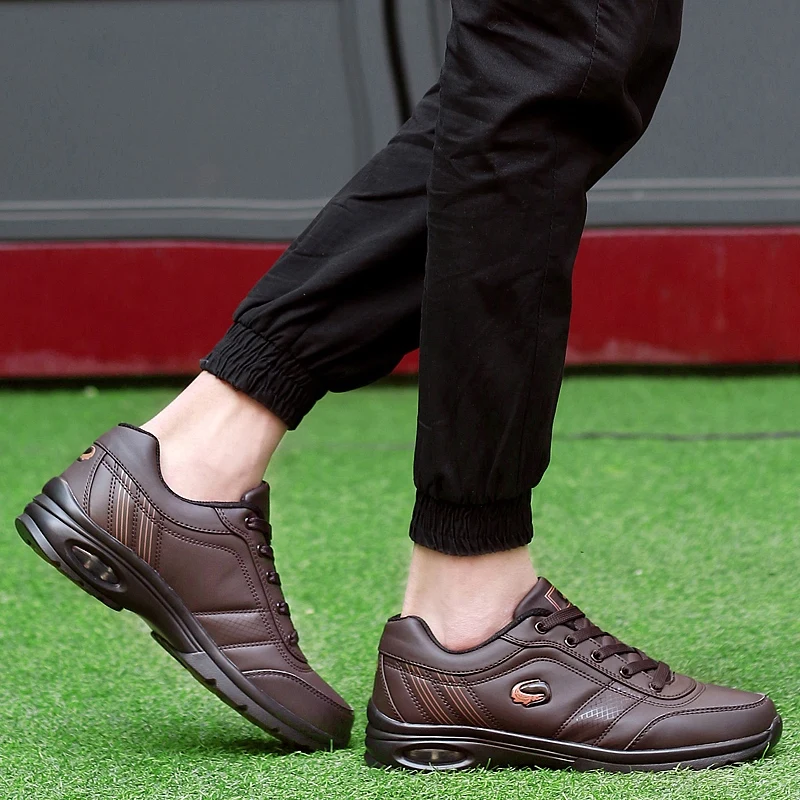 Кроссовки мужские спортивные на шнуровке в классическом стиле большого размера