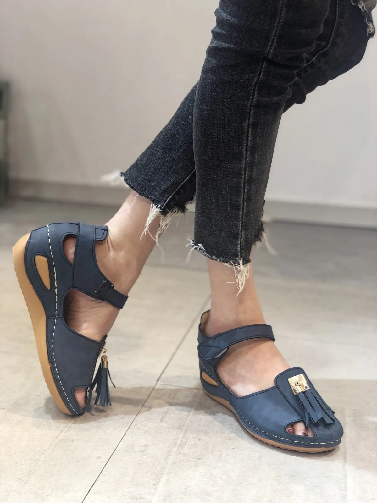 

Women Wedge Sandals 2021 Summer New Closed Toe Hollow Ladies Comfy Casual Shoes 35-43 Big Size Hook&Loop Female Beach Sandals