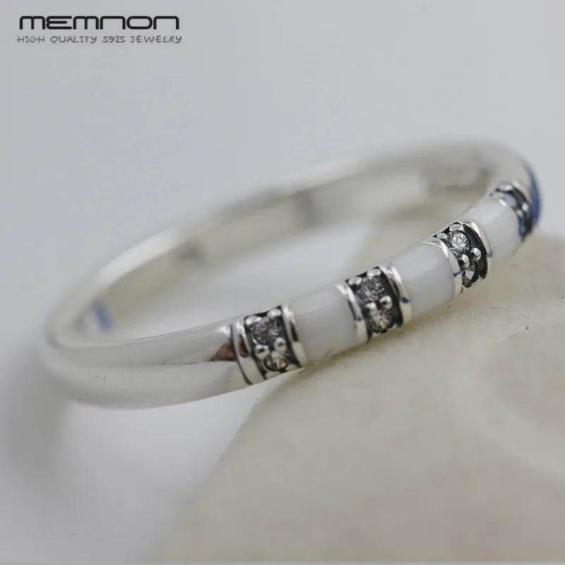 Женское кольцо с экзотическими камнями из серебра 925 пробы