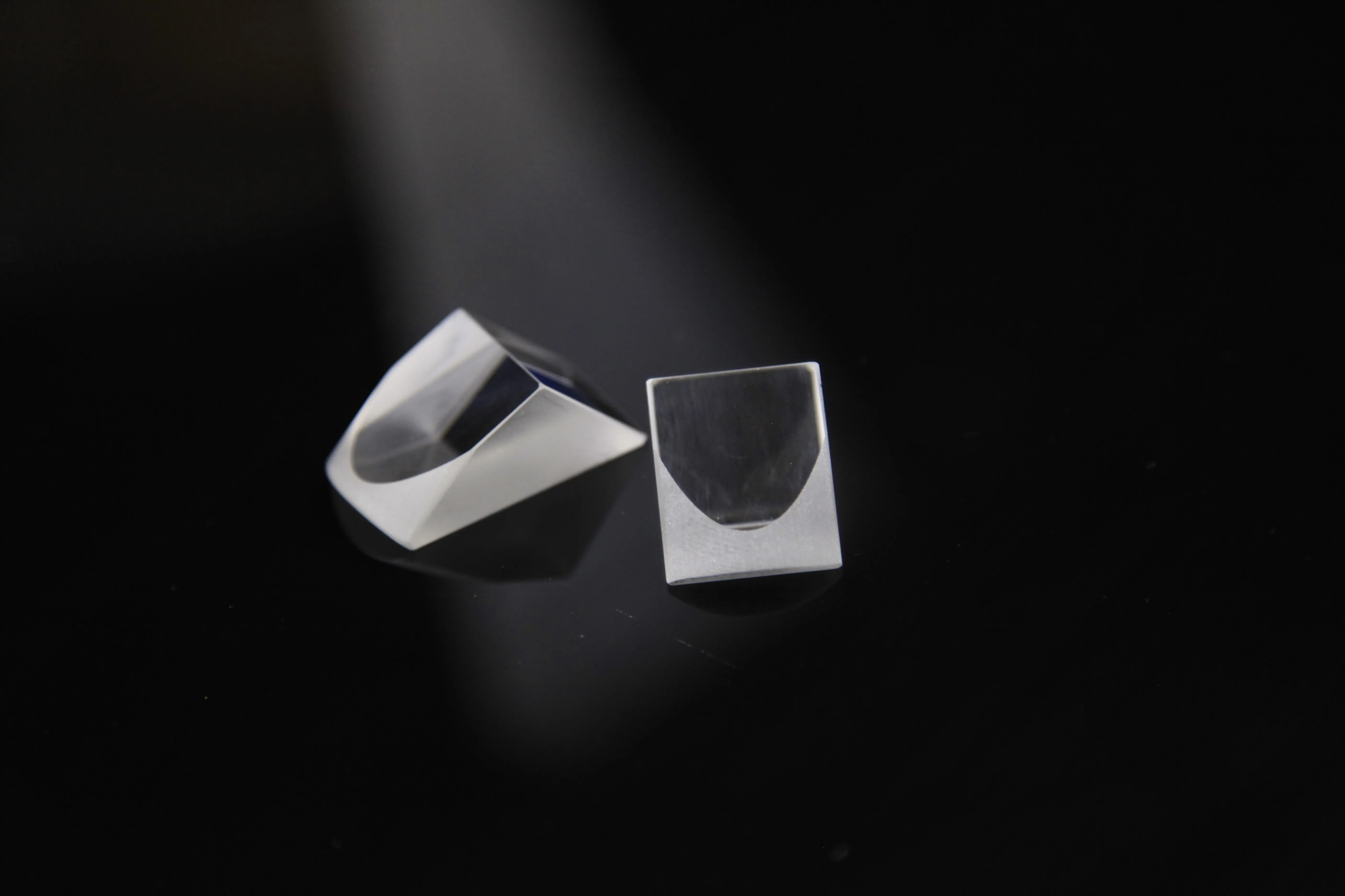 Оптовая продажа на заказ оптическое качество K9 стеклянная крыша Призма анти