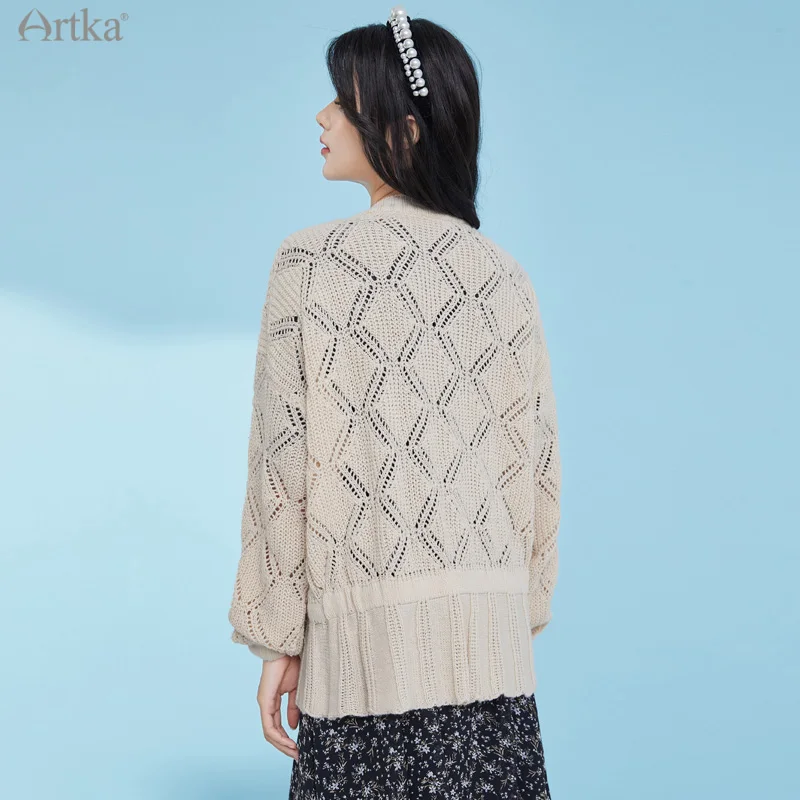 Женский вязаный кардиган ARTKA WB22012C свободный свитер с V-образным вырезом и