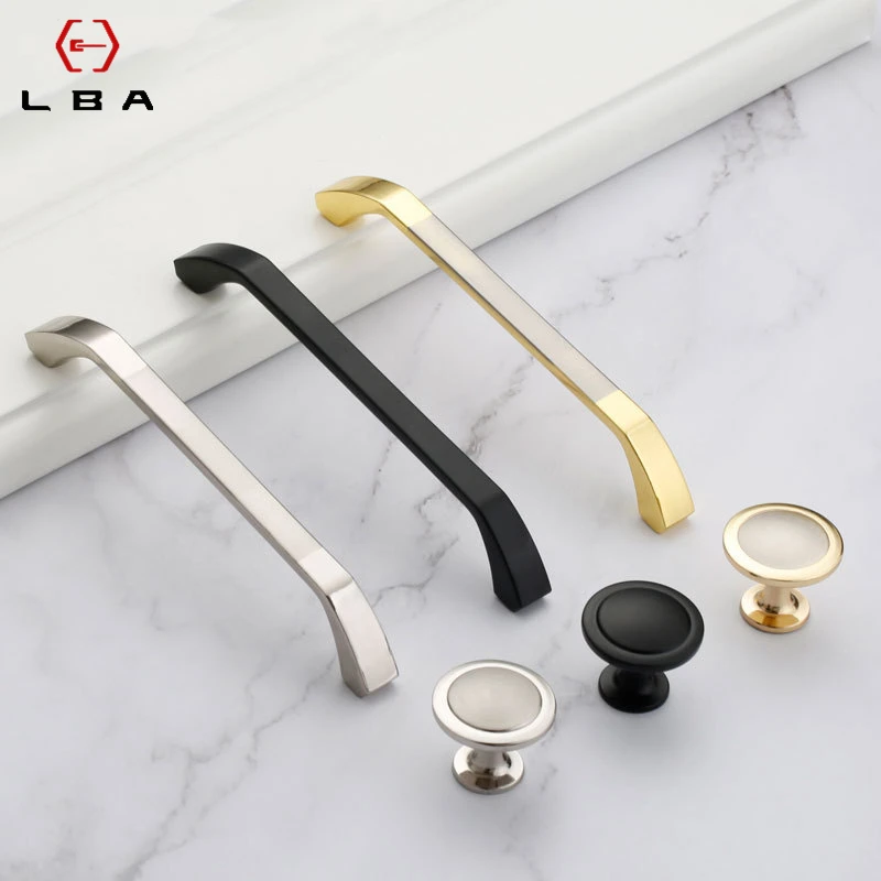 Подвижная дверь из цинкового сплава в современном минималистичном стиле |