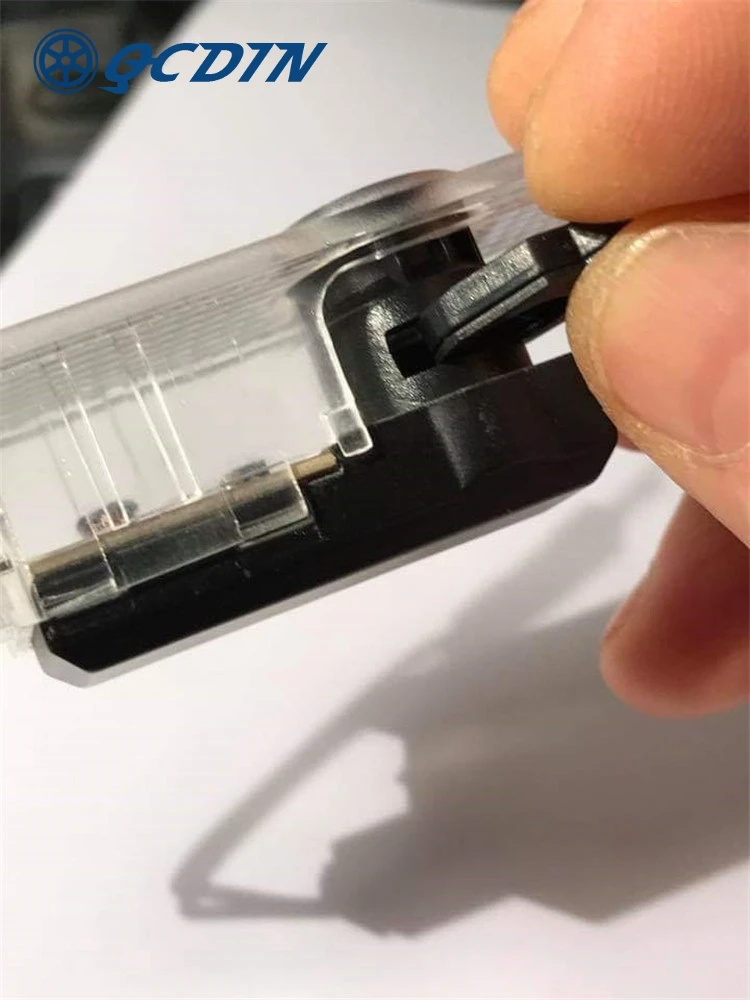 QCDIN 2 шт. пленка с зажимом для замены подсветка двери автомобиля логотипом |