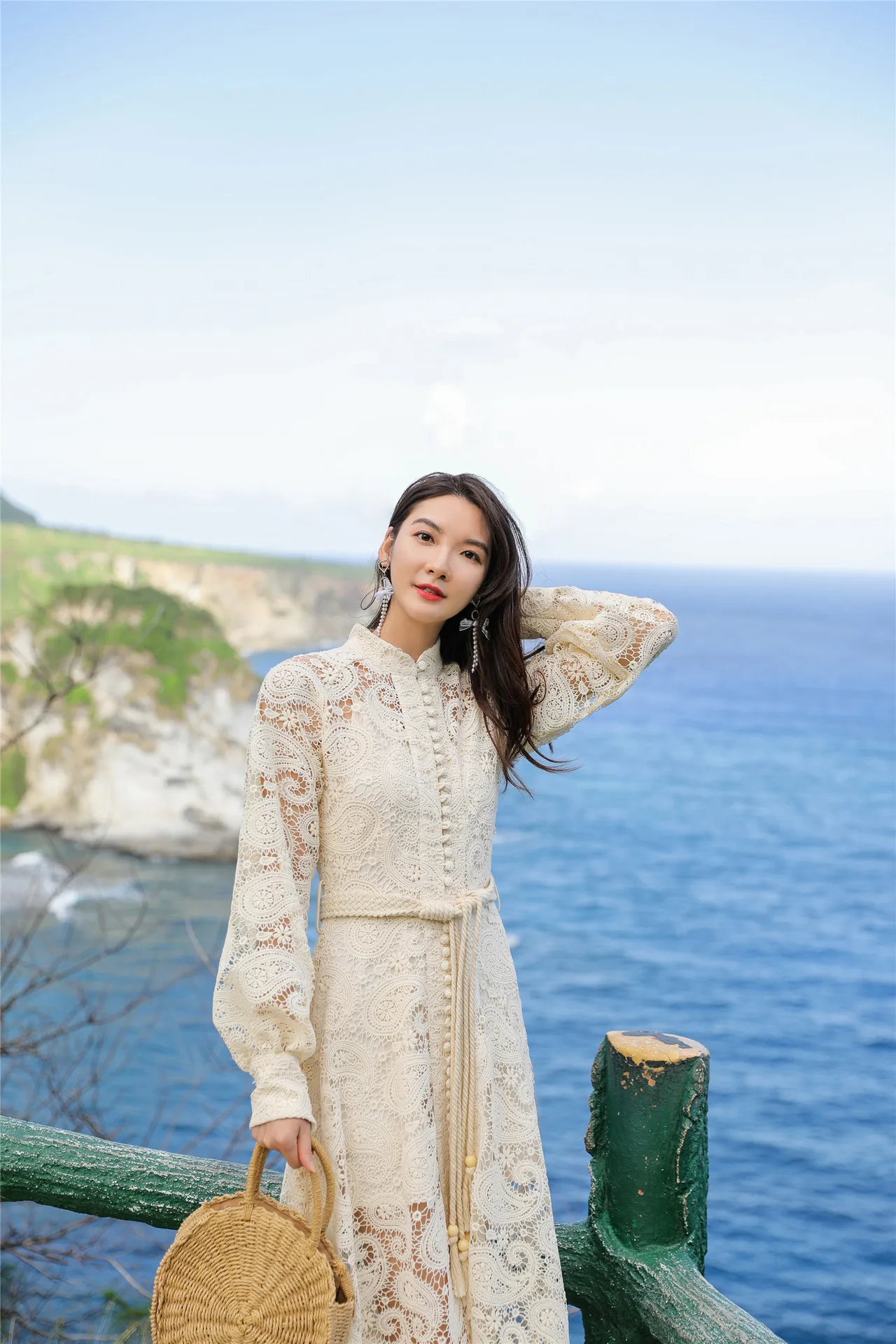 

Vintage Autumn Braided Belt Woman's Dress Hollow Out Lace Embroidery Long Puff Seeve Apricot Maxi Dress Beach Dresses Luxury