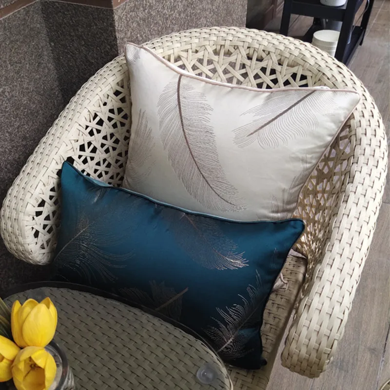 Наволочка жаккардовая с бирюзовым пером украшение для дома изумрудная