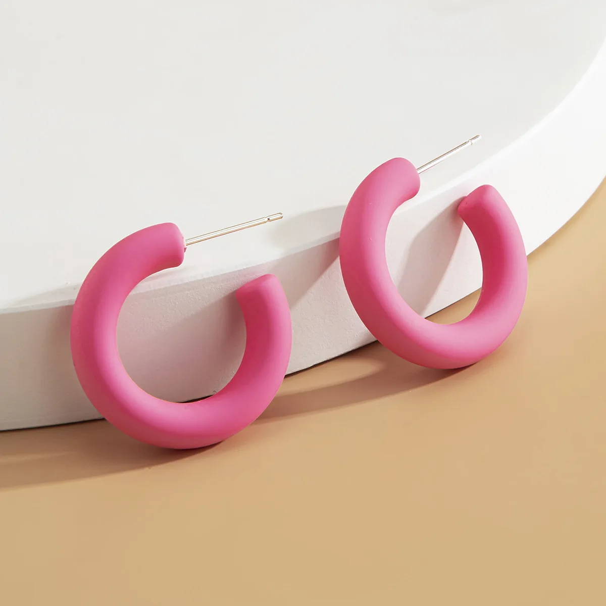 

Fashion trend ladies candy color C-shaped earrings female simple retro Ackley earrings 2021