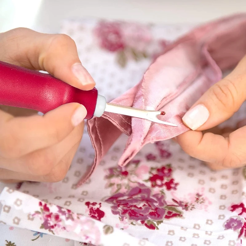 Инструмент для снятия стежков работает как приспособление этикеток одежды