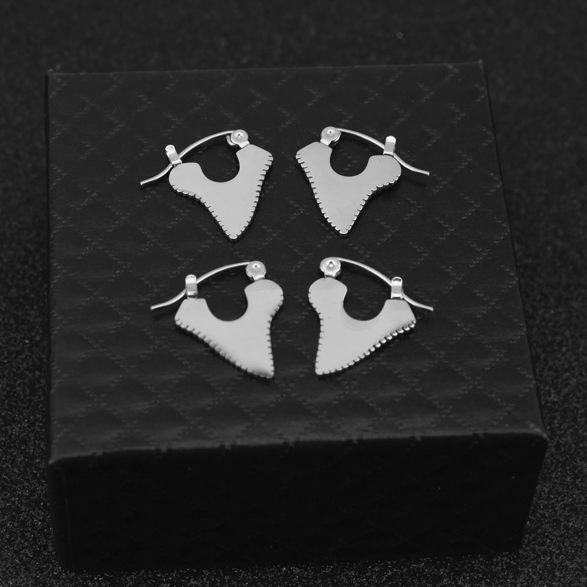 2019 Новый 1 пара из нержавеющей стали Акула серьги в виде зуба серьги-гвоздики для