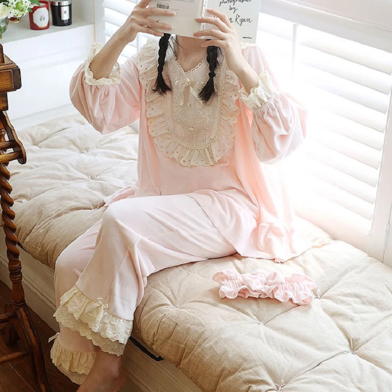 

Soft Thick Velvet Women's Pajamas Sets Delicate Embroiderey Vintage Sweet Female Flannel Long Sleeve Nightwear Autumn Winter