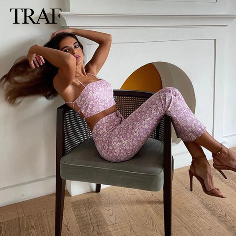 

Костюм TRAF женский летний с цветочным принтом, модный короткий топ на бретелях с лямкой через шею и прямые брюки на молнии в стиле ретро, повс...