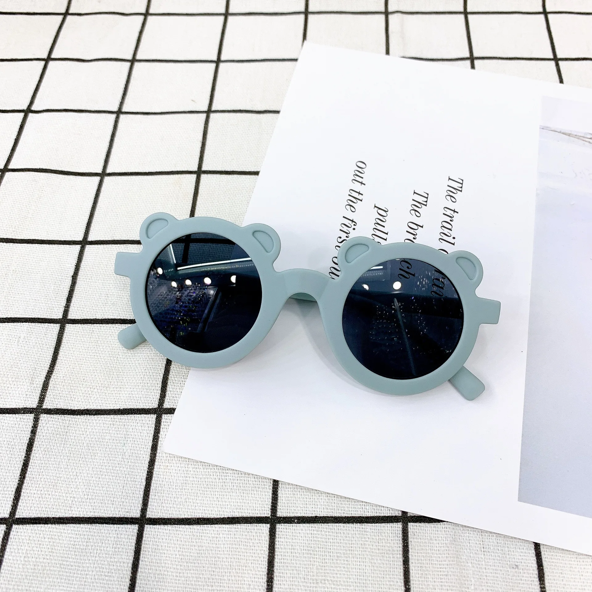 Милые новые детские солнцезащитные очки с мультяшной рамкой медвежонком для