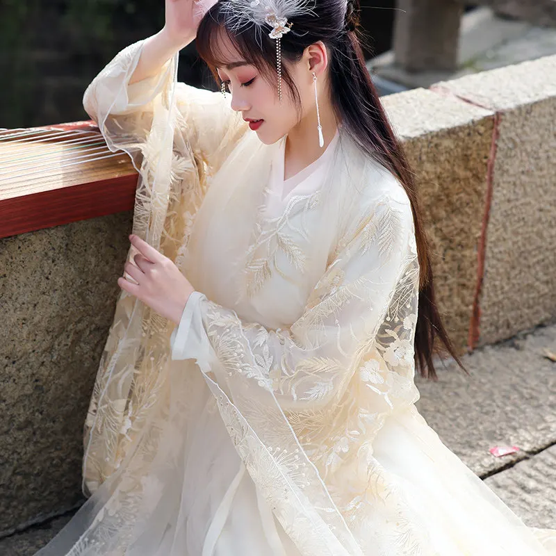 Genuine original Hanfu female ancient costume improved lace embroidery super fairy Chinese style skirt ethnic dance performance |