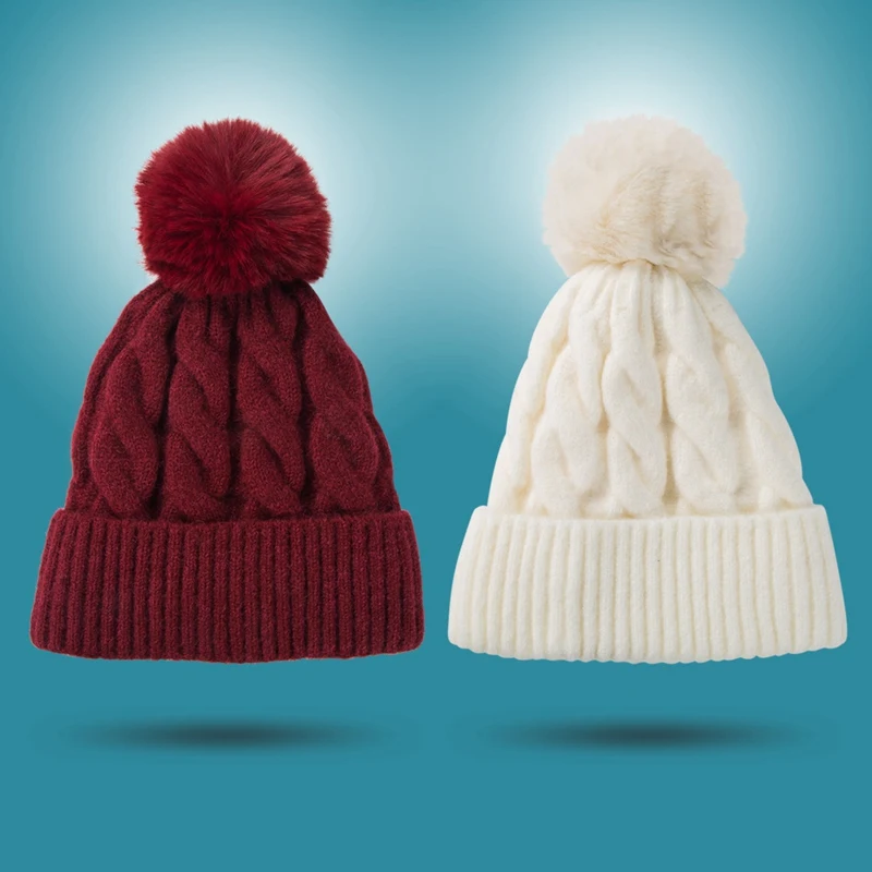 Бархатная сохраняющая тепло однотонная ОБЖИМНАЯ шапка с помпоном Женская