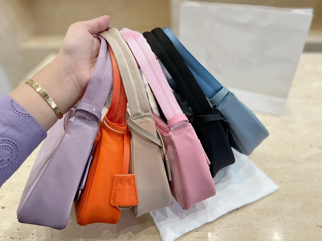 

2021 Queenie New Handbag Women's Luxury Fashion Large Handbag Large Capacity Handbag Nylon Simple Versatile Shoulder Bag