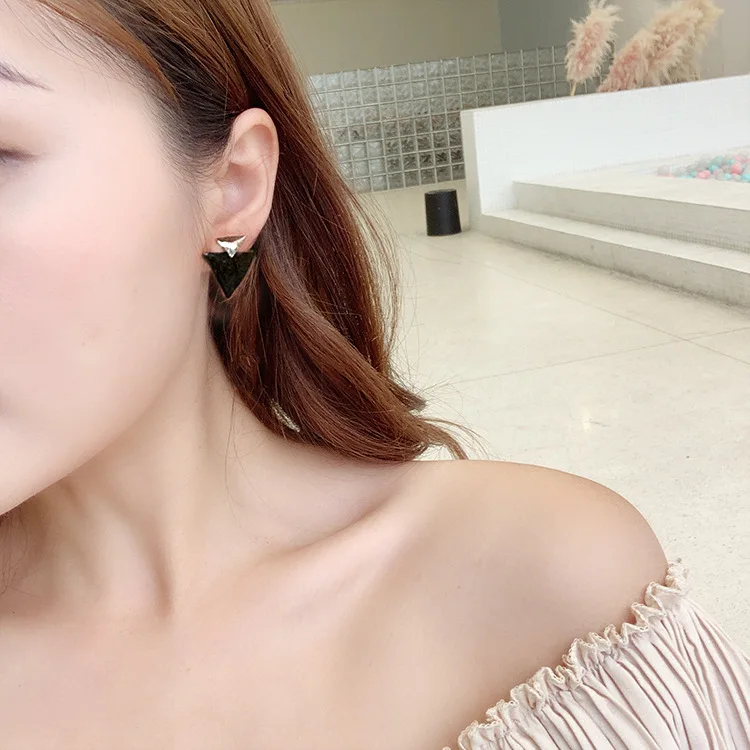 Южнокорейские простые черные треугольные серьги винтажные в европейском и