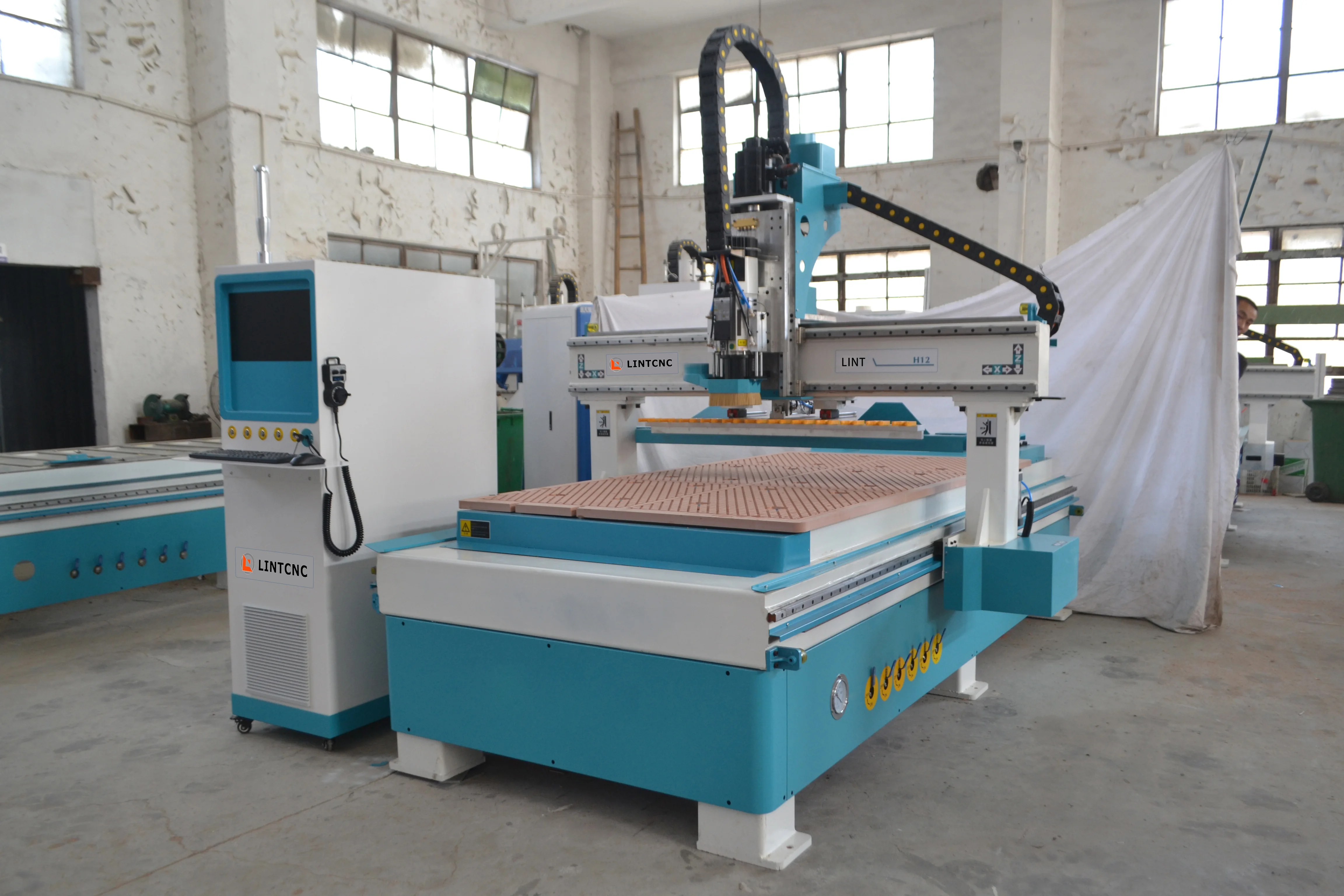 Система управления Syntec FC ATC (Автоматическая смена инструмента) 1325 2030