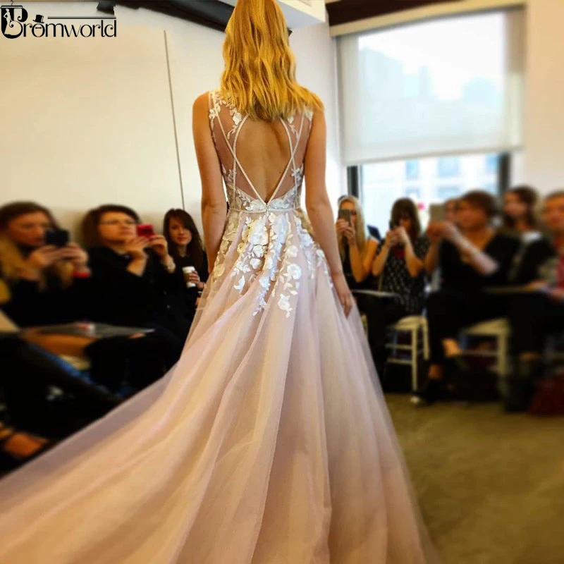 Лиловый Тюль с V образным вырезом аппликациями и цветами а силуэт свадебное