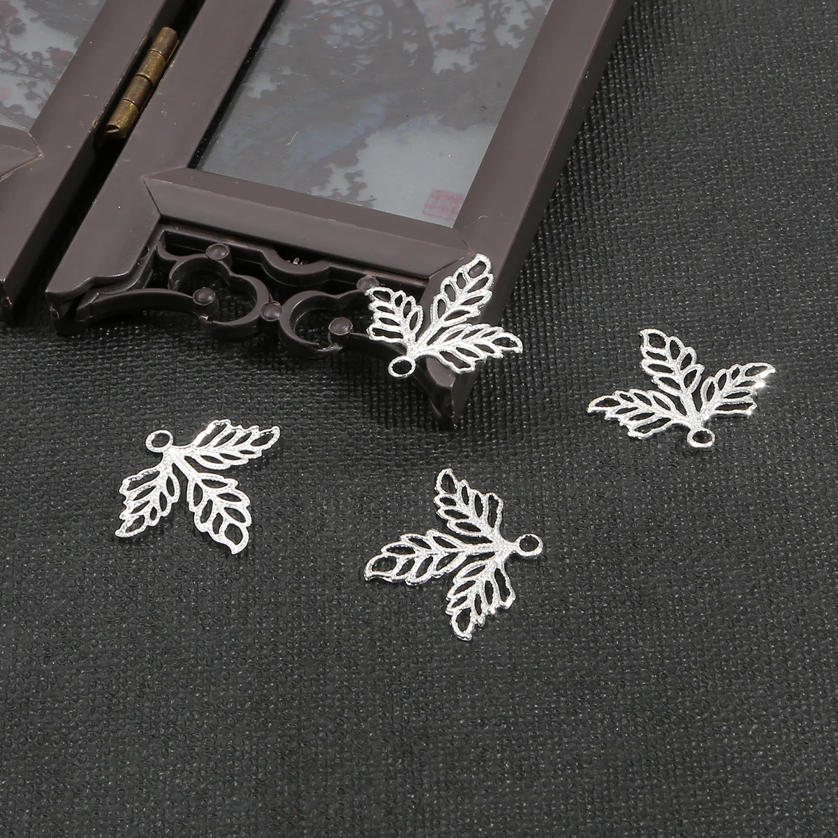 10 шт. полые металлические подвески в виде кленового листа | Украшения и
