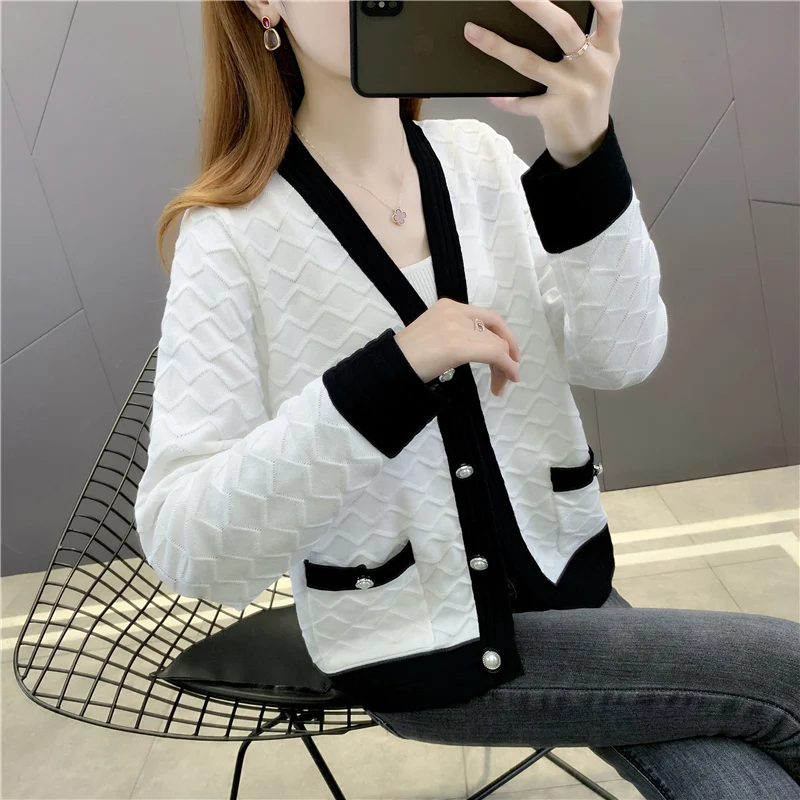 

2021 Sale Room 207183 Side Row No.6 Middle] Real Shot V-neck Color Matching Pocket Knitted Cardigan 37