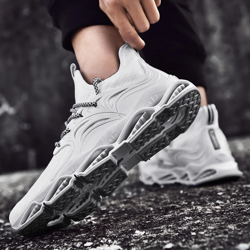 

2020 Spring New Fish Scale Blade Casual Lace-up Comfortable Sports Men Breathable Gym Fly Running Mesh Fashion Shoes Sneakers