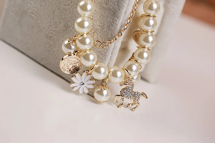 

Fashion Cute Rhinestone Horse Charm Pearl Beads Bangle Bracelets for Women Jewelry Gifts Coins Petals Flowers Pendants Bracelet
