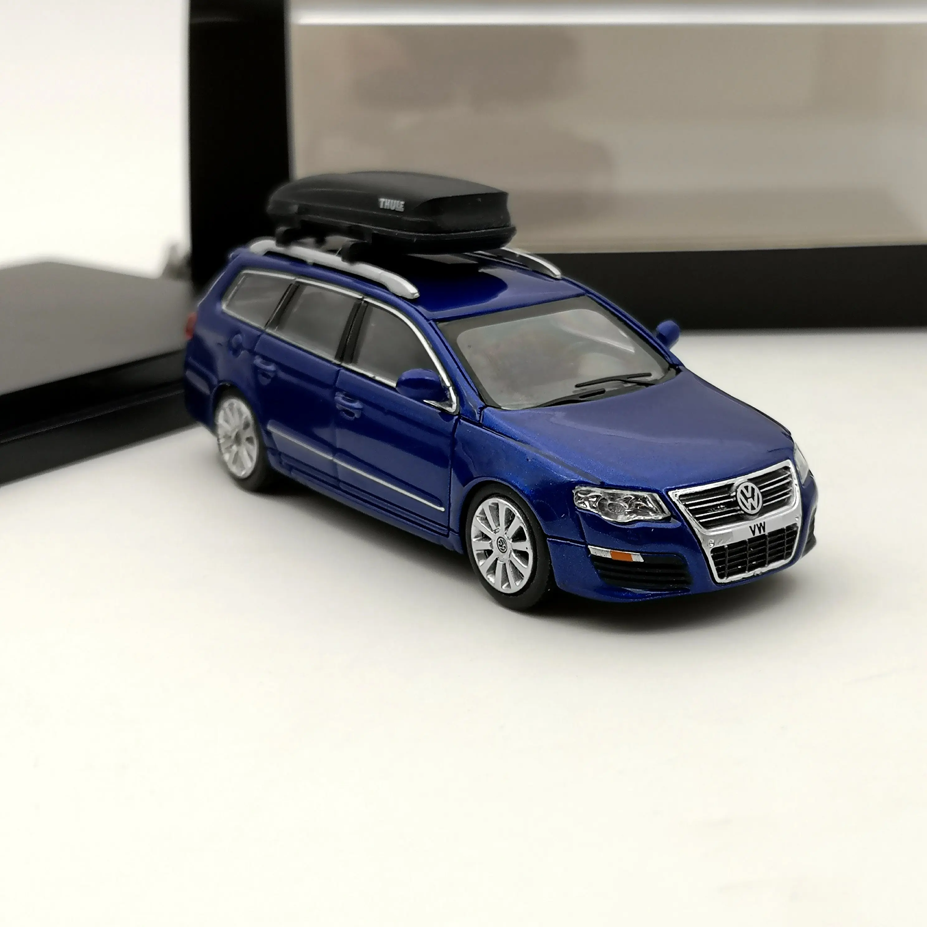 Модель автомобиля Passat R36 отлитый под давлением подарок голубая 1:64 | Игрушки и