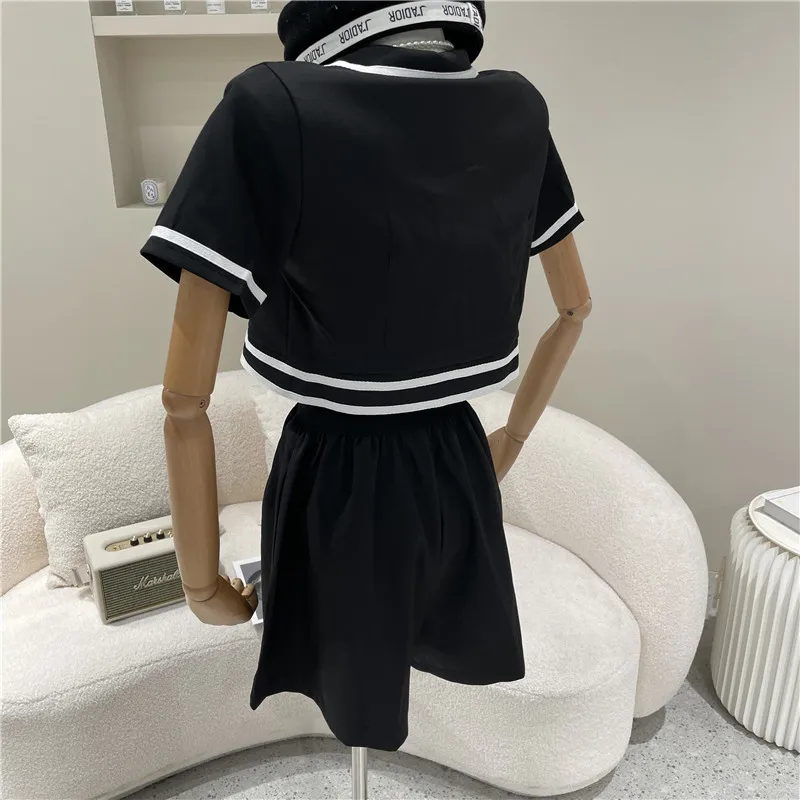 

Women's Spring Summer 2021 Niche Design Fashion Short College Style Top + Shorts