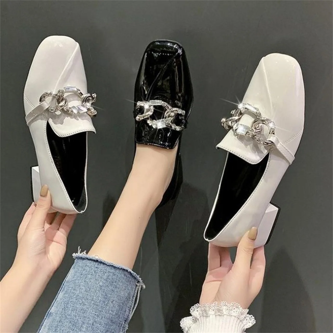 

2021 Fashion Pumps Women Autumn Mary Janes Lady Office Rhinestone Chain Design Square Heels Black White Leather shoes