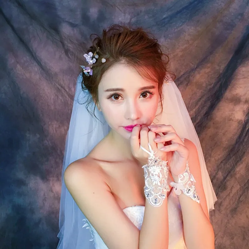 

HONGFUYU Cheap Summer Short Lace Gloves Hand-made Rhinestones White Fingerless Wedding Dress Accessories for Bride Women Gloves