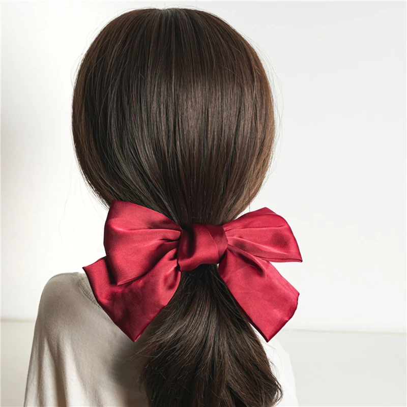 Резинка для волос атласная с большим бантом и узлом |