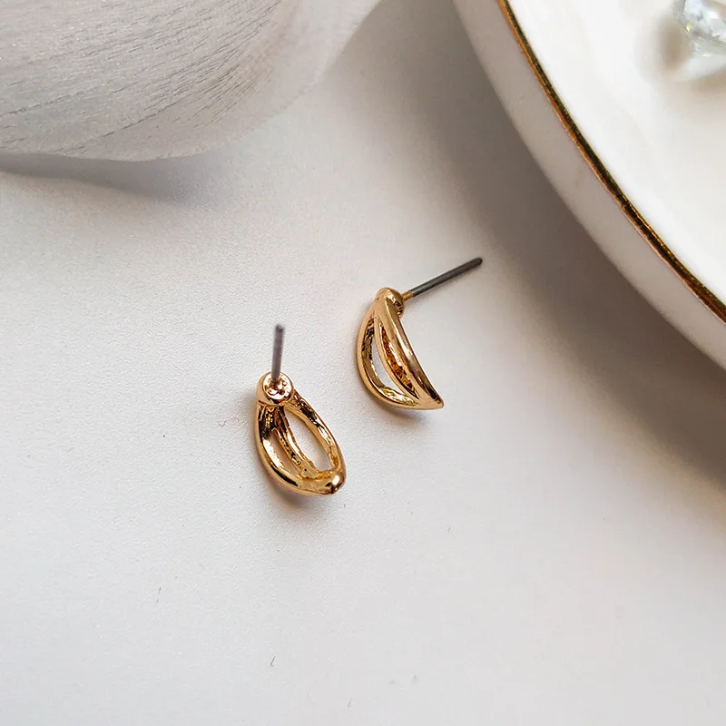 

2020 new European and American trendsetter fashion geometric Metal Design Earrings exaggerated hollow popular small earrings