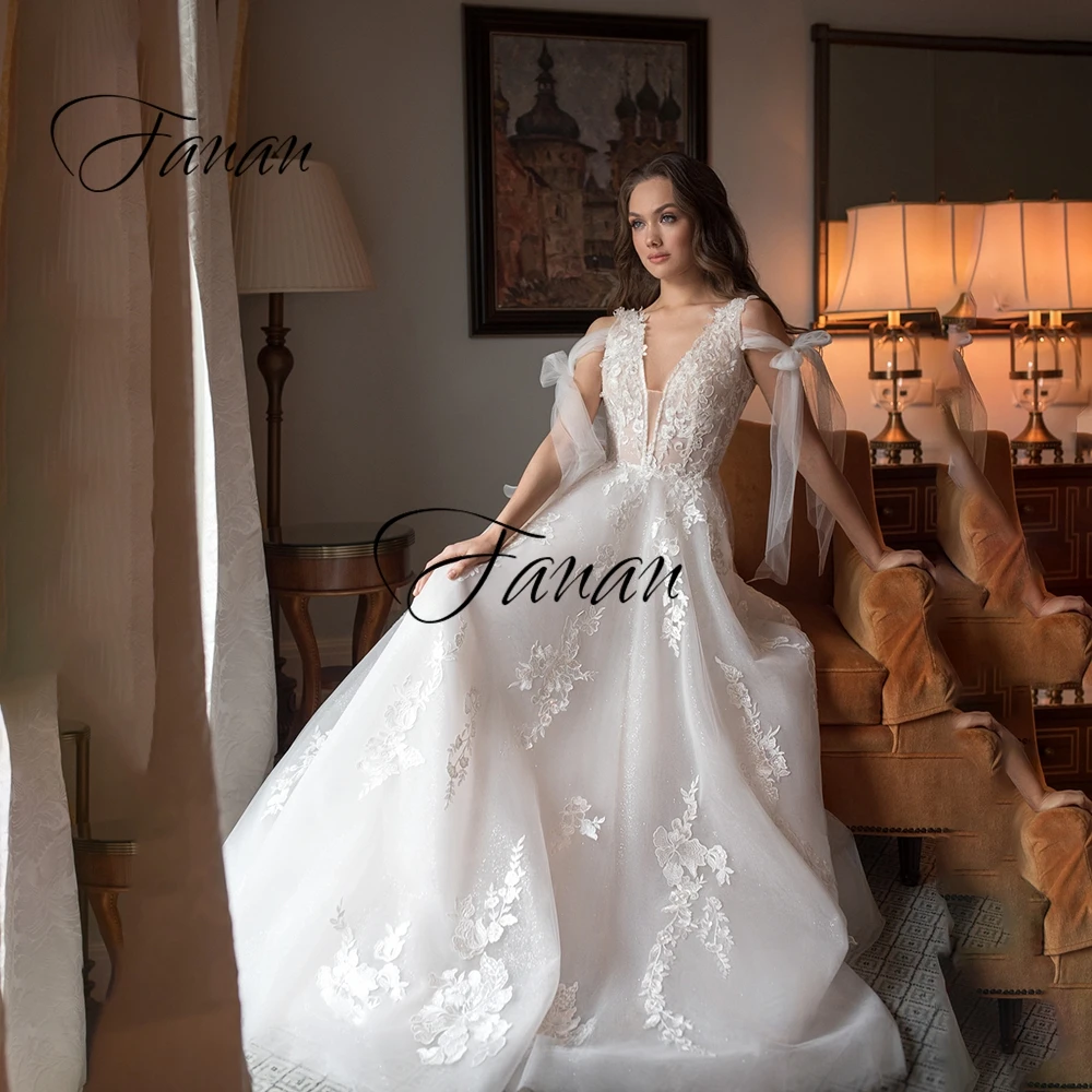 

2021 New V-Neck Sexy Wedding Dress Bow Sleeveless Court Tiain LaceAppliques Luxury Bridal Gown robe de soirée de mariage