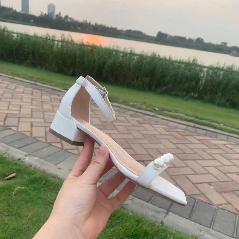 

2021 summer new one line buckle fairy sandals square head big Pearl comfortable medium high thick heel sandals