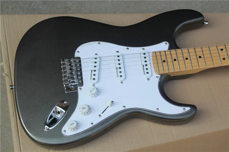 

New custom metal gray st electric guitar, white guard, SSS pickup and maple fingerboard can be customized as required